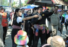 “ธรรมนัส–นฤมล”ฟังเสียงครู นักเรียนเชียงรายเดินหน้า 1 อำเภอ 1 โรงเรียนคุณภาพ ต่อเนื่อง พร้อมหนุนชุมชนปลูกวานิลลา