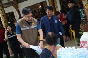 IMG_1279-300x200 “อัครนันท์ - เกศทิพย์“ ส่ง “ครู สกร.” ทั่วประเทศ ช่วยประชาชนยื่นคำร้องเงินเยียวยาน้ำท่วม 9,000 บาท ย้ำไม่ปล่อยให้เสียสิทธิ์