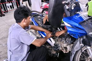 S__60645442_0-300x200 “วิทวัต” ลุยระยอง ติดตาม Fix it–จิตอาสา ระดมอาชีวะซ่อมบ้าน–เครื่องใช้ ช่วยผู้ประสบภัยหลังน้ำลด