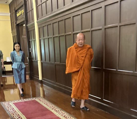 “นฤมล”นิมนต์พระอาจารย์ดูห้องทำงาน เลือกนั่งห้องกลางอาคารราชวัลลภ