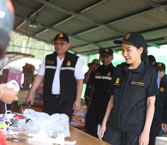 สพฐ. ร่วมคณะ เสมา 1 ลุยหาดใหญ่ต่อเนื่อง บูรณาการหน่วยงานในพื้นที่-เร่งฟื้นฟูโรงเรียนหลังน้ำลด