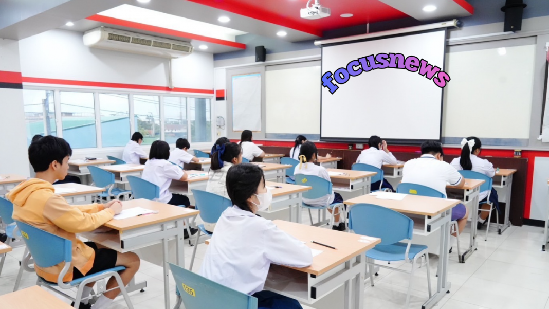 สีดำ สีขาว และสีน้ำตาล การศึกษา กระดาน พื้นหลังเสมือนจริงของ Zoom - 1