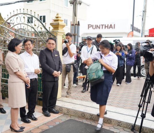 “พิเชฐ”ตรวจเยี่ยมเทพศิรินทร์นนท์เปิดเรียน on site วันแรก ย้ำดูแลความปลอดภัยเข้ม พร้อมฟื้นฟูสภาพจิตใจนักเรียน–ครู